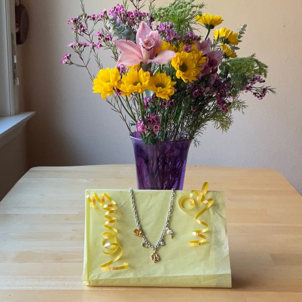 🐝🥨🐝  COACH BUMBLE BEE PRETZEL CHARM NECKLACE 🐝🥨🐝 NWT 🥨🐝🥨